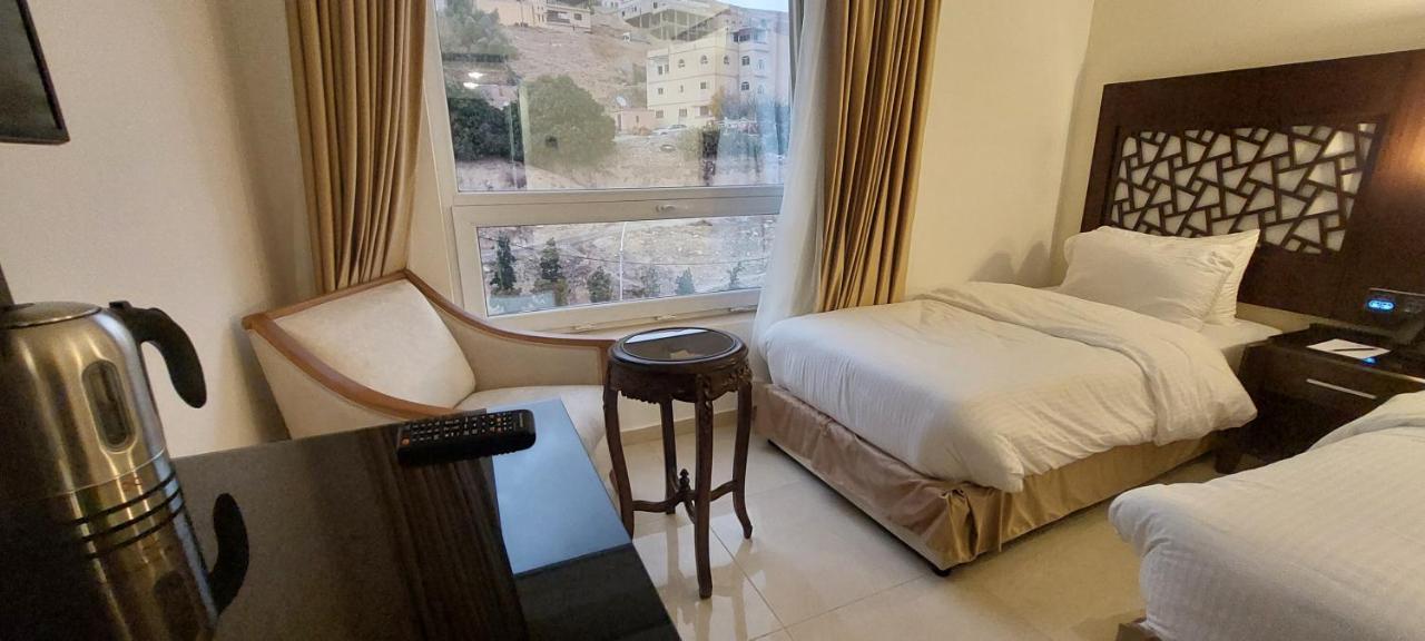 Petra Elite Hotel ワディ・ムーサ エクステリア 写真
