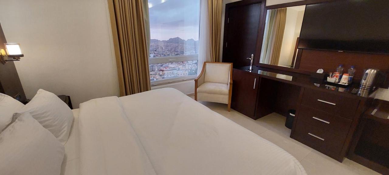 Petra Elite Hotel ワディ・ムーサ エクステリア 写真